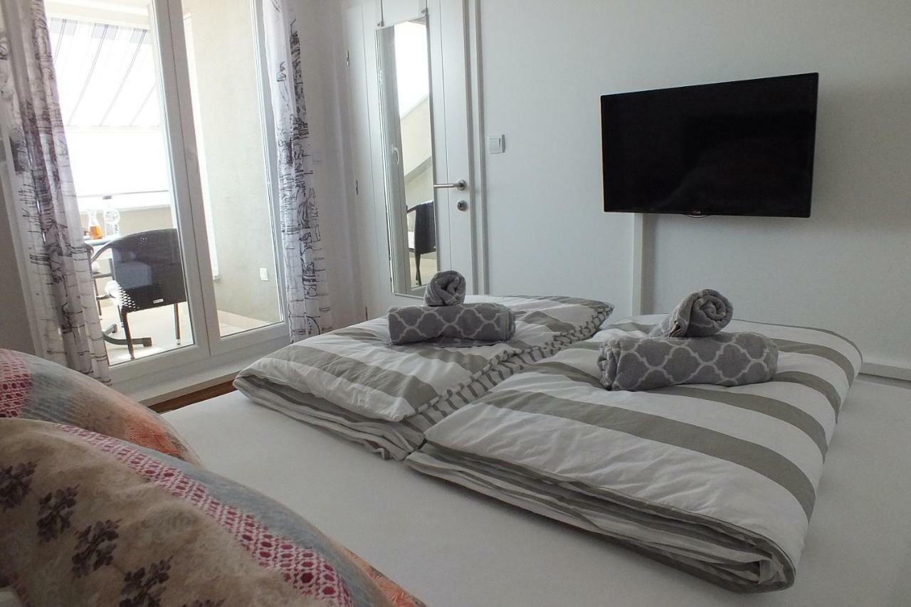 Apartment Silvija Novalja Kültér fotó